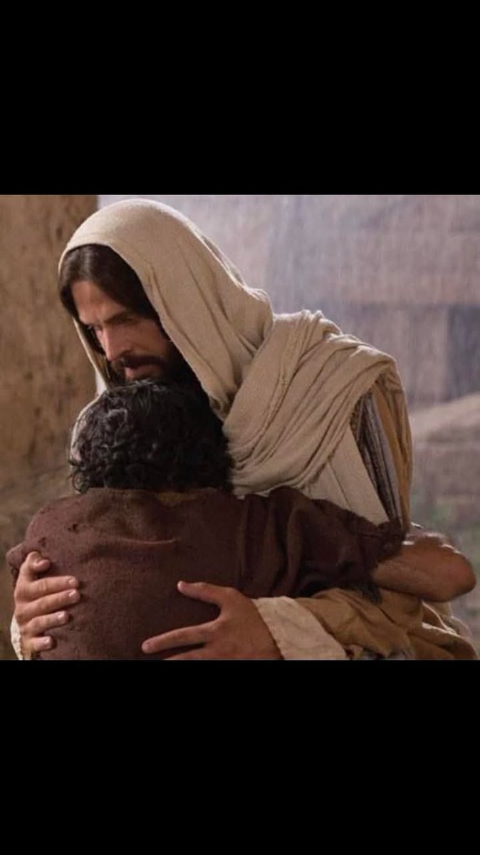 نتلاقي ... ثم نبتعد ... ونتلاقي مجدداً...
وتستمر الرحلة بين ذهاب وإياب. 
نضل الطريق ونرجع نجدك كيفما كنت فاتحاً يديك علي مصراعيها. 
هؤلاء يتجادلون علي أحقيتهم فيك وأولئك يناقشون وجودك من الأساس
وتبقي أنت المهرب واللجوء السفينة والميناء الرحلة وجهة الوصول ❤️🙏