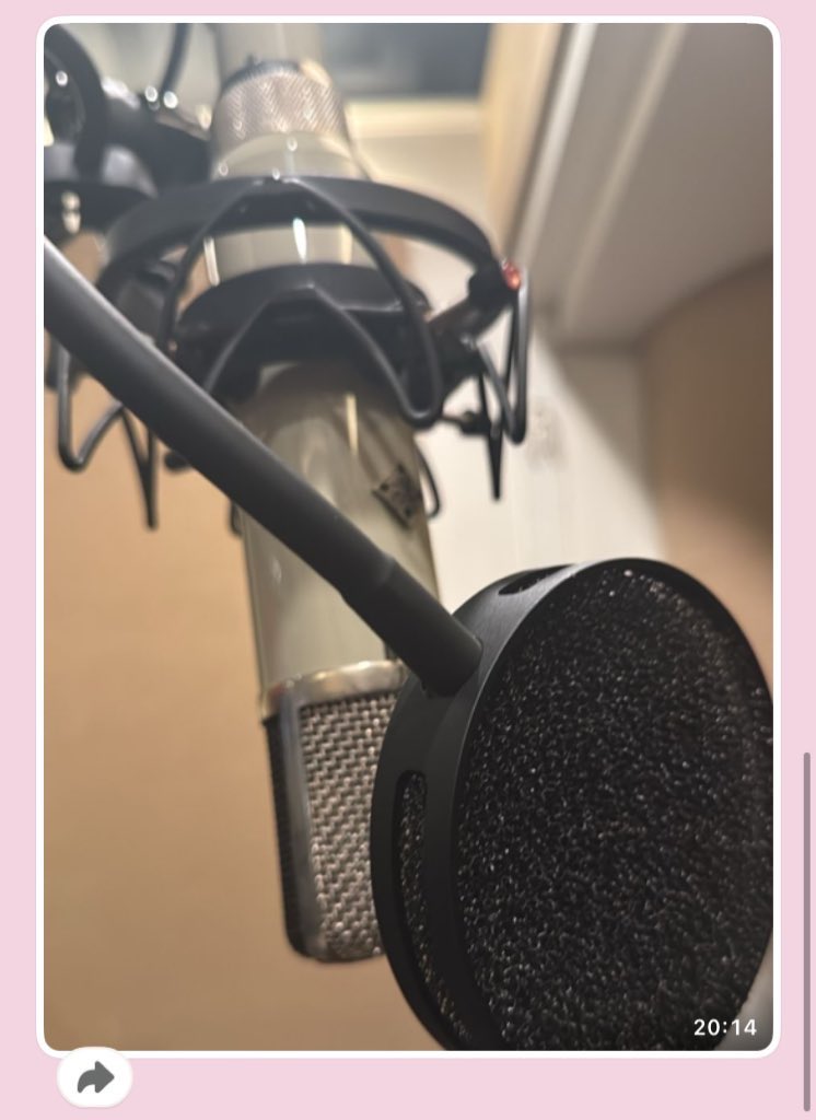 fresaiconic's tweet image. TINI:                               Él fandom: