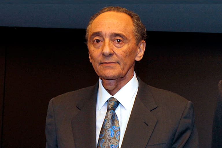 El monje oscuro nacional og, sin hacerse el rasputín de twitter y, más importante, sin tener un papelonezco tatuaje de parravicini en la espalda. Entrar en el ejecutivo nacional es garantía de que, tarde o temprano, te va a tocar mamar de la boronga muerta de este viejo