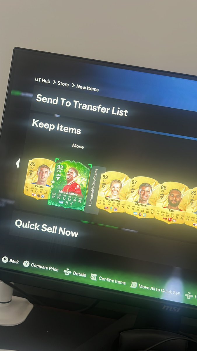 rkh2407's tweet photo. Finally a good card from this awful promo 😂😂😂 #fc25 @NickRTFM @TwoSyncOfficial @ZwebackHD @bateson87 https://t.co/mT6WDEkjdA