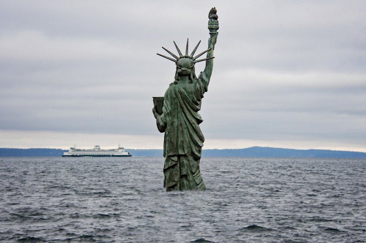 The West Seattle Statue of Liberty heading to Canada in protest of #PresidentsDay