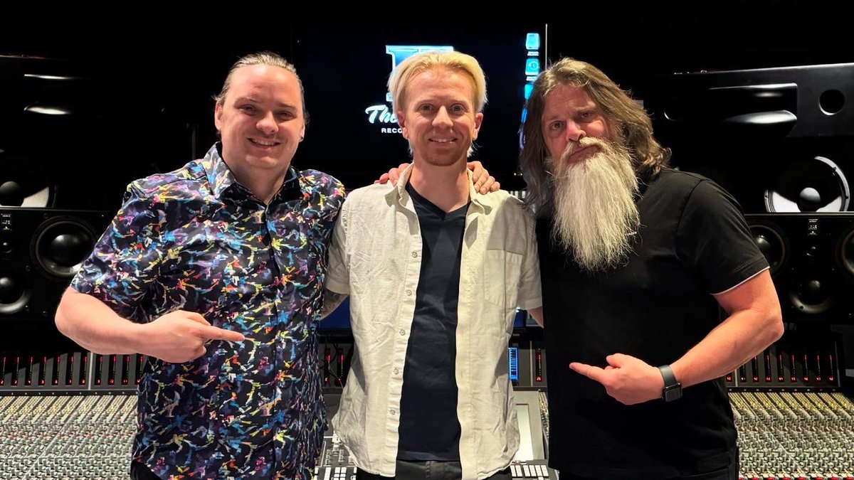 Kevin Churko ๐บ๐๐บ (@kevinchurko) on Twitter photo Had a great time hanging with and talking SSLs, DWs, UAPs and UFOs with <a href="/KaneChurko/">Kane Churko</a> and Ezra Kelderman from <a href="/GalileoProject1/">Galileo Project</a>
Exciting times in the skies! Had a great time hanging with and talking SSLs, DWs, UAPs and UFOs with <a href="/KaneChurko/">Kane Churko</a> and Ezra Kelderman from <a href="/GalileoProject1/">Galileo Project</a>
Exciting times in the skies!