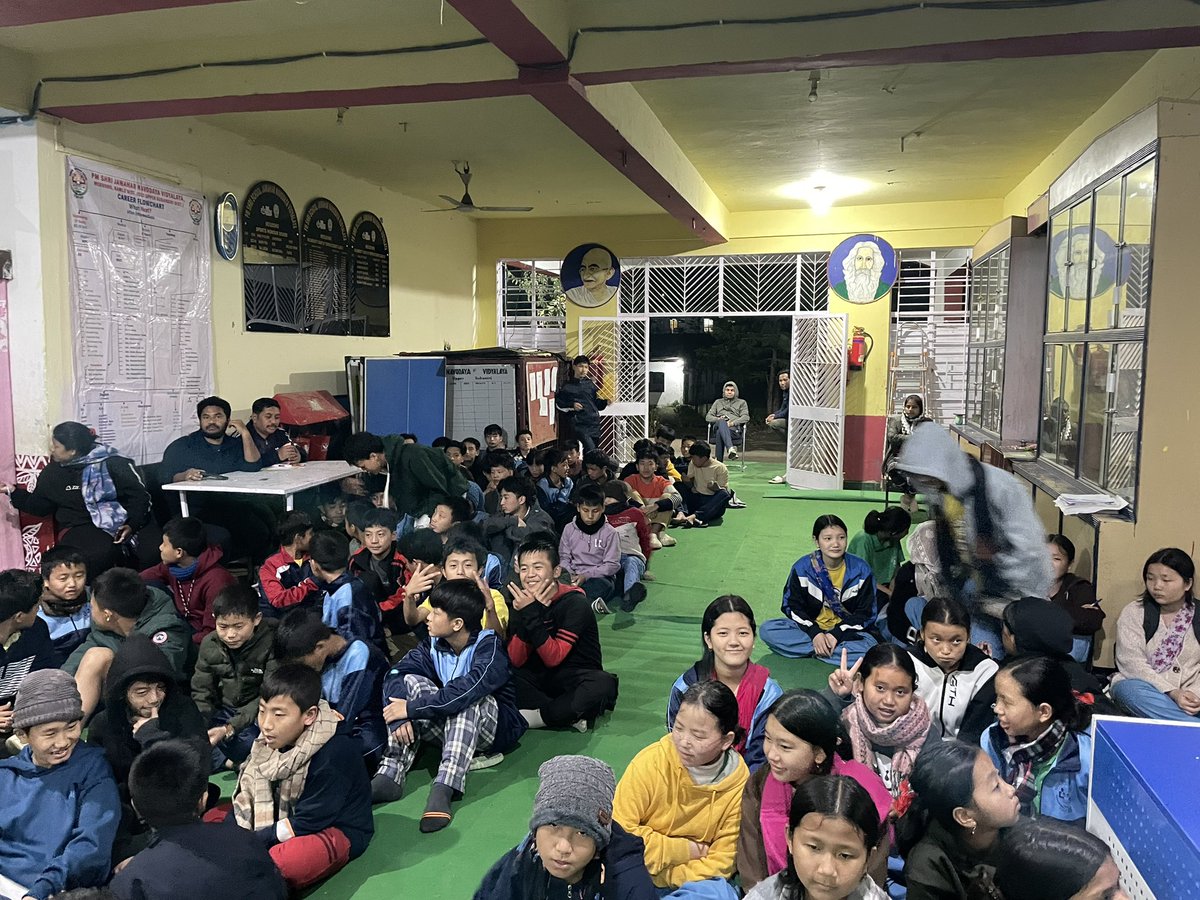 JNV_Megdong's tweet photo. PM SHRI SCHOOL JNV Megdong hosted the Constitutional Rights &amp; Values Quiz Competition, where students showcased their knowledge and enthusiasm for India’s democracy. A thrilling battle of intellect and awareness! 🇮🇳✨
@NVS_HQ @NVSHqNoida @DcShillong @EduMinOfIndia @mschoudhary84 https://t.co/41NQDvIsAf