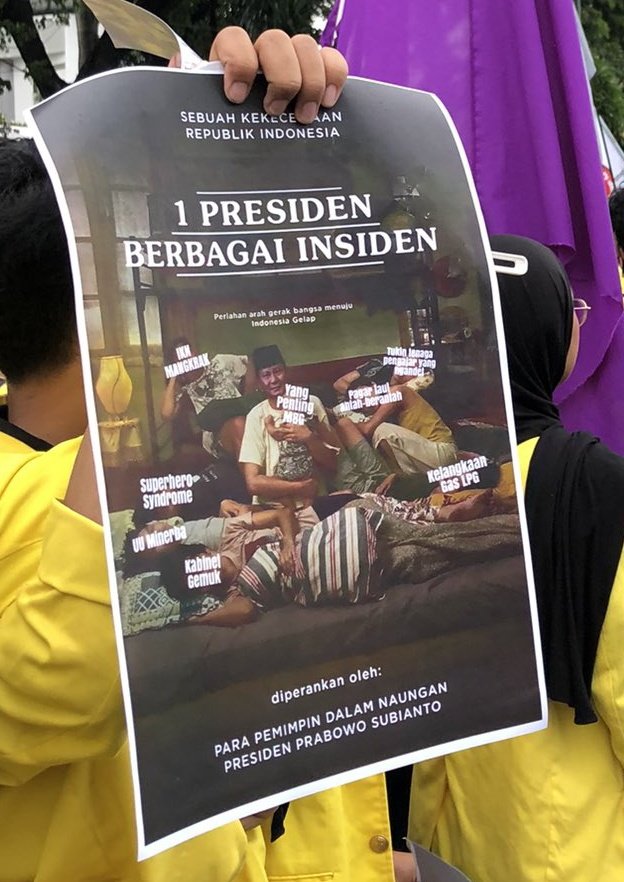 Demo besar-besaran (17/02) dilakukan di depan Istana. Aksi ini masih akan terus berjalan hingga kamis, sampai menang sampai didengarkan.
#IndonesiaGelap #IndonesiaGelap2025