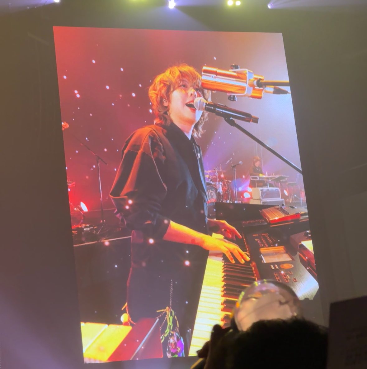 jamsluvmga's tweet photo. 2025. 02. 15 
MGA LIVE in SEOUL,KOREA🍏

キラキラの演出天才すぎませんか!??
3人とも美しすぎるけど
特にりょうちゃん、美しすぎるの!!😭✨✨

#MrsGREENAPPLE 
#미세스그린애플 
#MGA https://t.co/0zmFspcW81