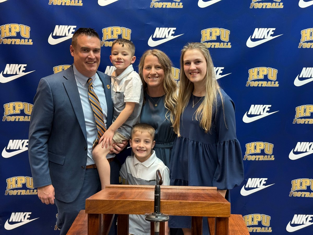 CoachGipson11's tweet image. Great day to be a YellowJacket! Thankful for everyone who made this day possible - my Family, Coaches, Administrators and PLAYERS! If not for great players days like this never happen - blessed to be in this profession! Excited for Day 2!
