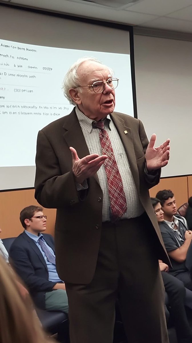 Der “Titelseiten-Test” von Warren Buffet

<a href="/WarrenBuffett/">Warren Buffett</a> war stets der Meinung, die wichtigste Eigenschaft, bei der man keinerlei Kompromisse dulden könne, sei Ehrlichkeit. „Wenn Sie jemanden einstellen wollen, achten Sie auf drei Eigenschaften: Ehrlichkeit, Intelligenz und