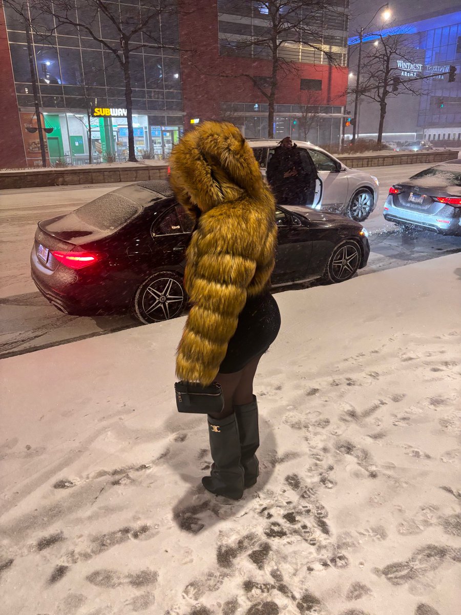 CutThaCameras's tweet photo. who colder? https://t.co/GnMMdWgDZ2