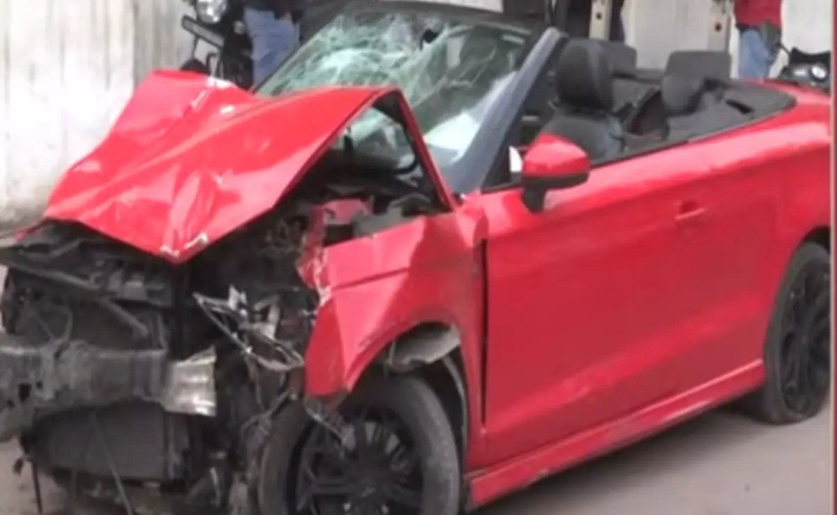 udayindiaNews's tweet photo. #BigNews 🚨 2 Scooty riders injured after reckless Audi crash near Jorbagh.
#Accident #Jorbagh #Audi https://t.co/iWd9S95Qr0