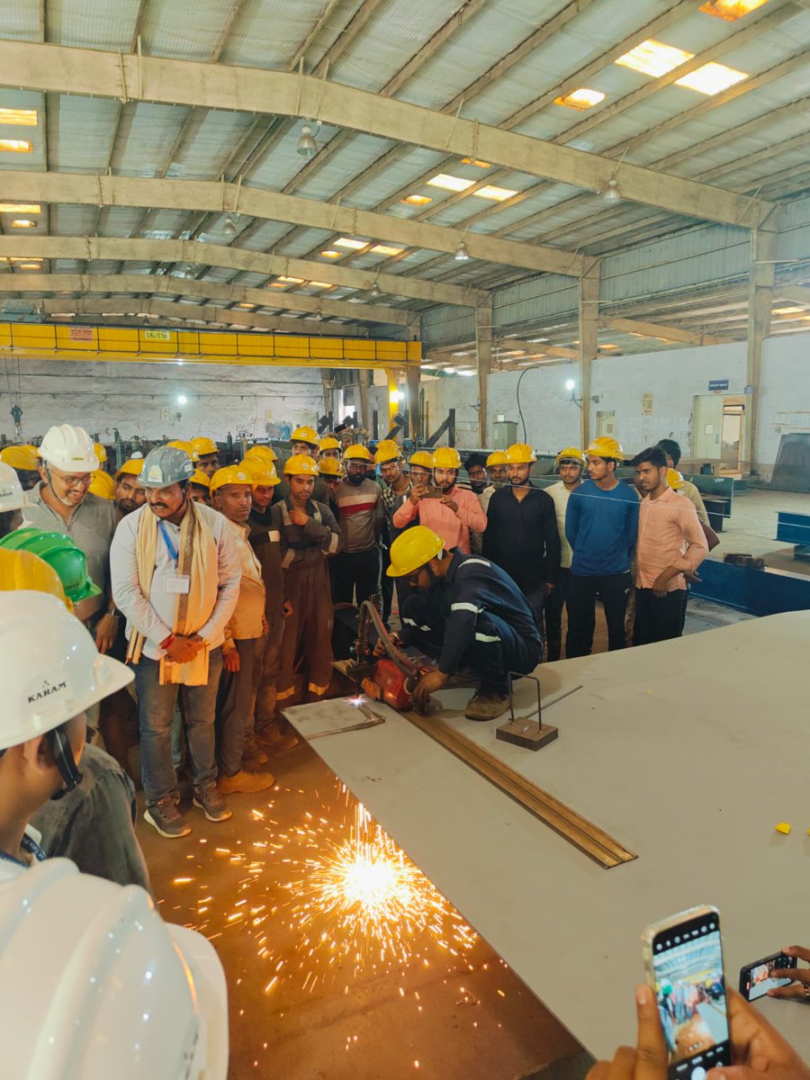 GroupSadhav's tweet photo. Sadhav signs agreements with Mumbai Port for setting up a Floating Dock and with Artson Ltd (A Tata Enterprise) for the construction of a new FDD. https://t.co/cAkT6zfr7H