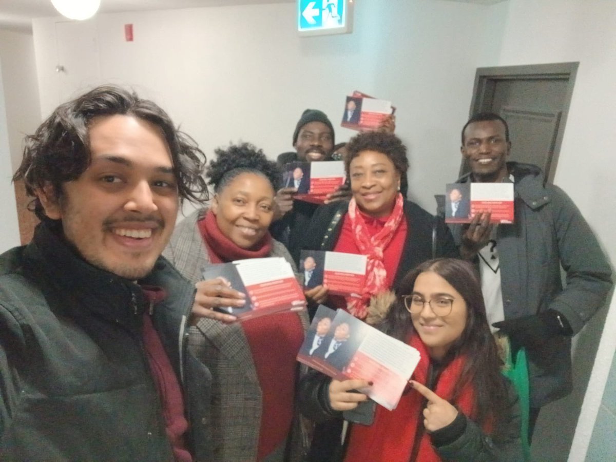 With an election 10 days away, not even a snowstorm could stop team Julie in Etobicoke North!

We will always show up for our community, even when Doug Ford doesn't.

#ontarioliberal #ontario #OntarioElection #etobicokenorth #DougFord