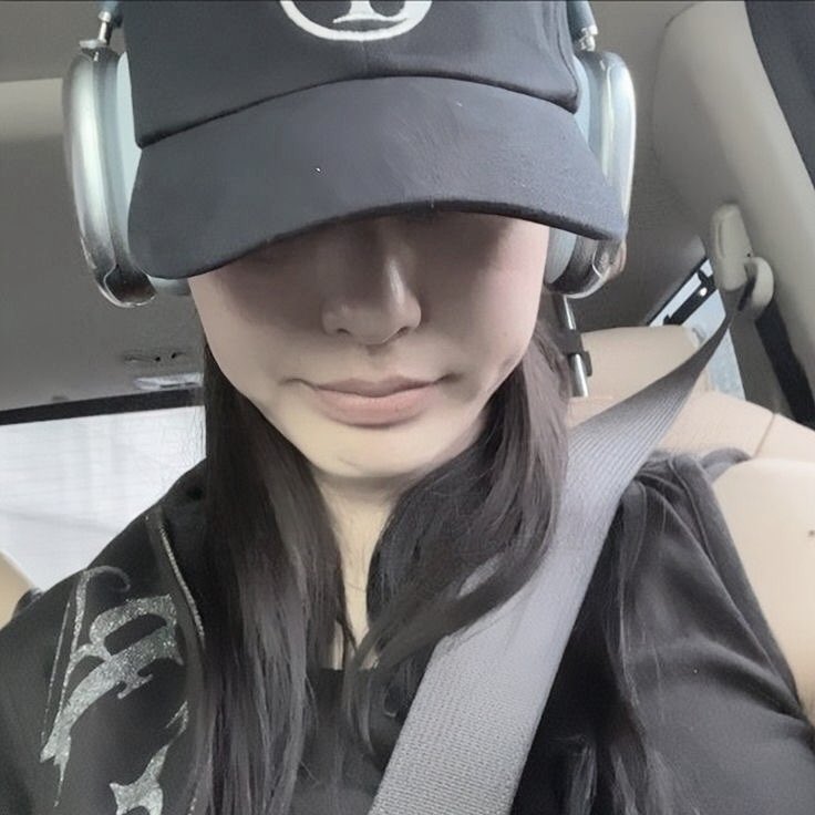 bloodybeavty's tweet photo. ㅤ
Summary of my morning: the quick run, gym day, and the clean up. See me instead of breaking in next time, ehem. Hopefully the joyride would distract the stress away, but hey, an exchange for a kiss is a smile this time. ── ‧₊˚𓂃 ࣪ with love, #IDORA
ㅤ https://t.co/PrT2ZnFR03