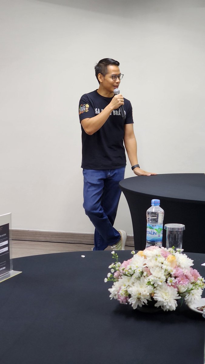 Mas Dion membuka Workshop dengan materi Bisnis dan Brand
