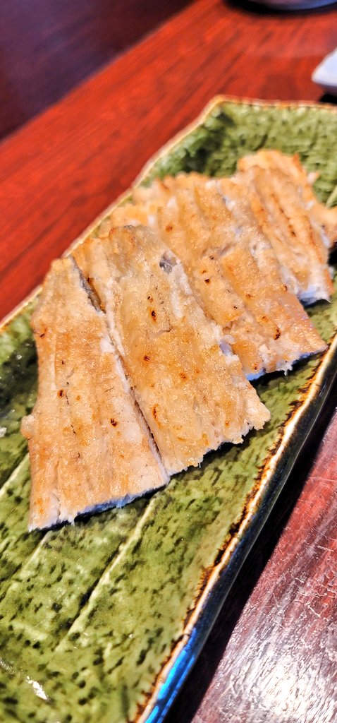 satomin_room's tweet photo. 予約困難店の鰻。大将が個体を見極めて焼きを関東風・関西風自在に操ってくれる。いろんな鰻屋さん行ったけどここを超えるところ多分無いです最高過ぎました
#さとみんログ
#Top100Restaurant
#Japan
#HighEndRestaurant https://t.co/slTkV54JP5