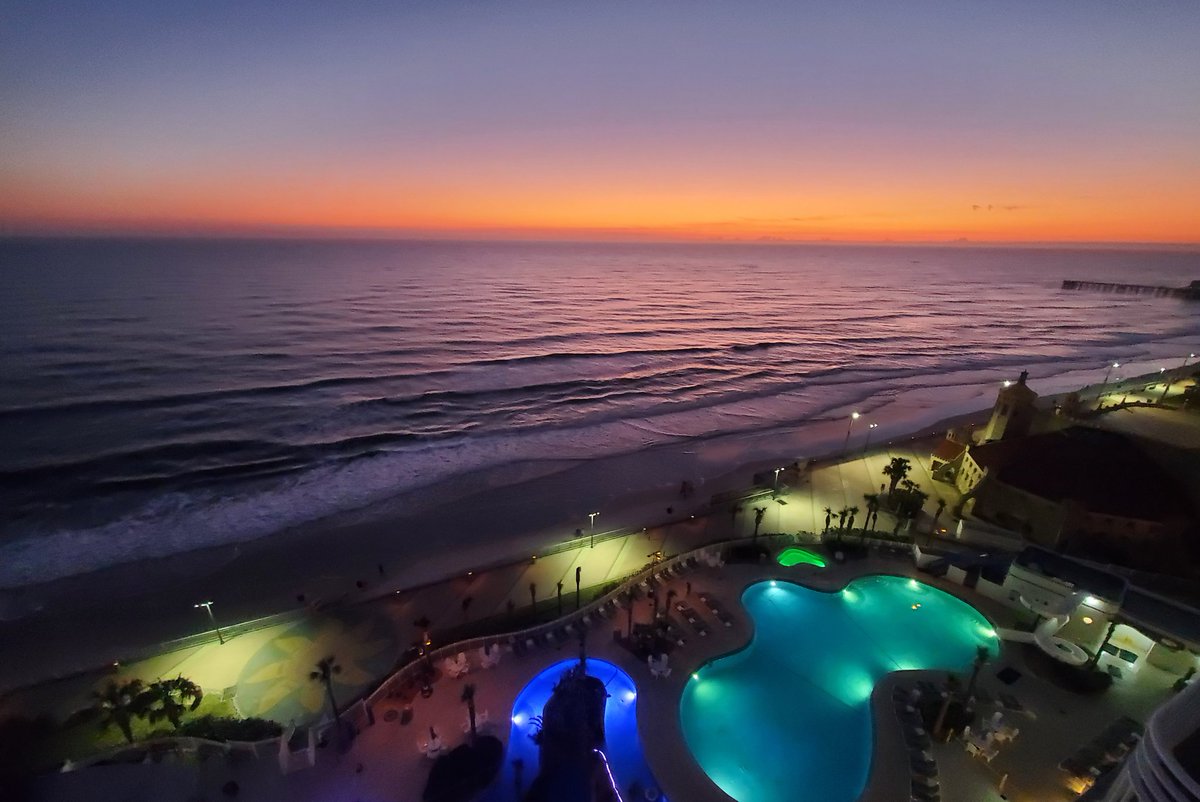 RTomalavage's tweet photo. Week of @DaytonaBeachFun sunrises which I could even be see from my bed in the @oceanwalkresort is going to be missed #BlessedLife #LivingLifeToTheFullest
#TrueHappiness
#DoNotSettle
#PursueYourDreamsAndGoals https://t.co/yydVCAc7sO