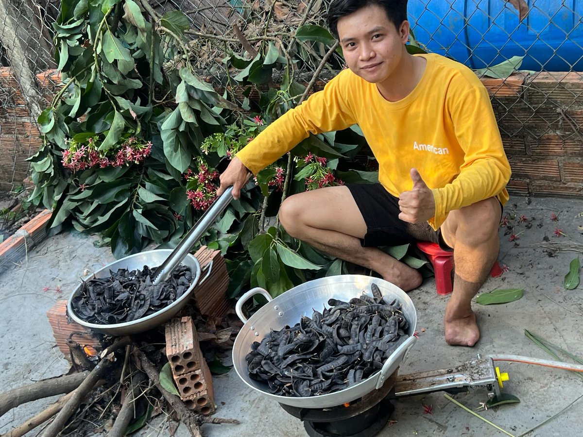 Nhận được lá thư của bạn @NhanNhienMepu. Đăng lên để các bé cùng xem

"Thưa Dượng (D). 

Hôm D gửi con bài hát "Mùa Xuân", con nghe xong thì buồn lắm. Anh em con thật sự muốn đi bộ đội, để trả ơn đất nước, nhưng họ từ chối vì bị dị tật. Đúng là "bởi