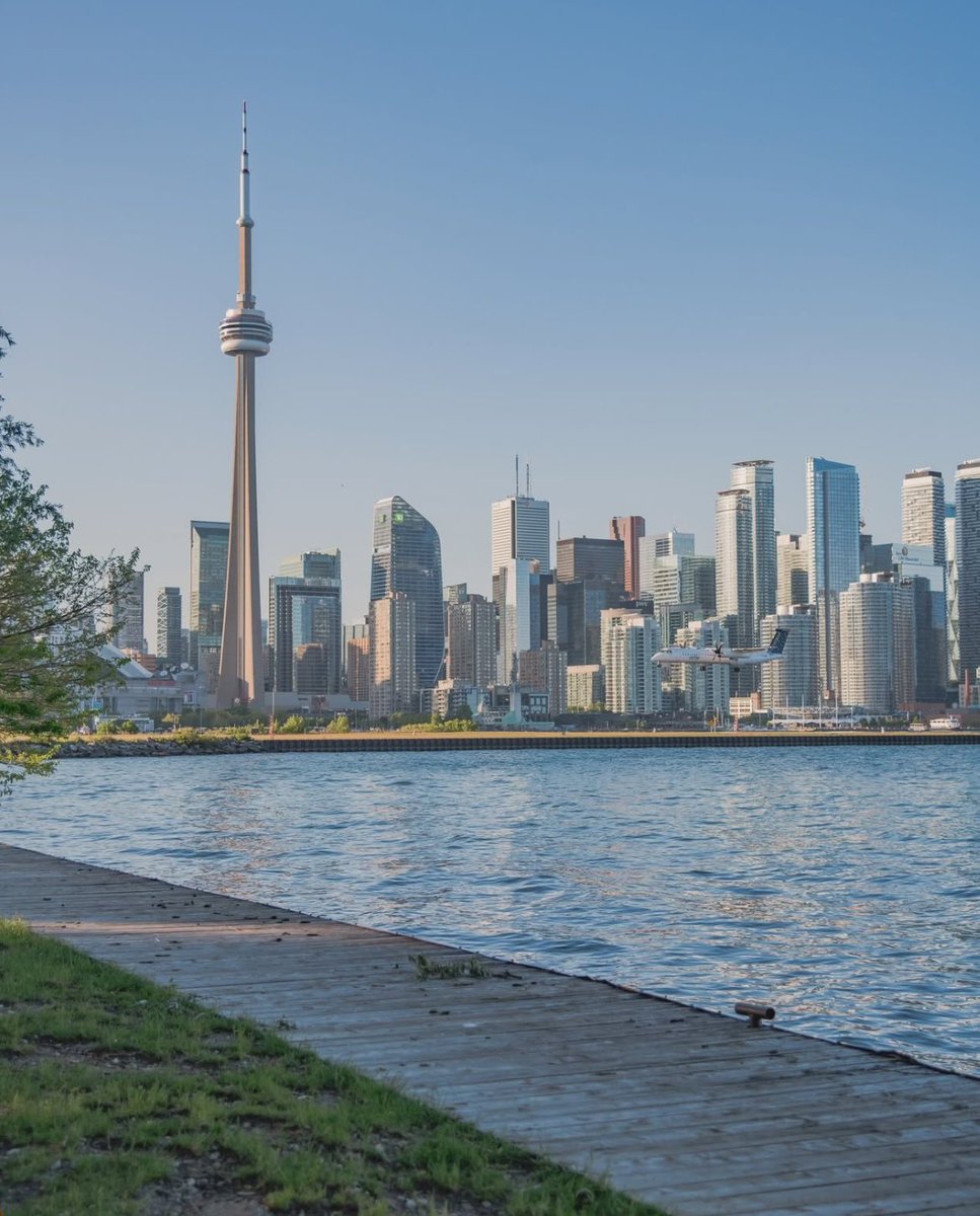 Gurpreetsi89530's tweet image. “Toronto in all its glory! 🌆✨ From skyline dreams to waterfront vibes—there’s no place like the 6ix. #TorontoViews #CNtower #Cityscape”