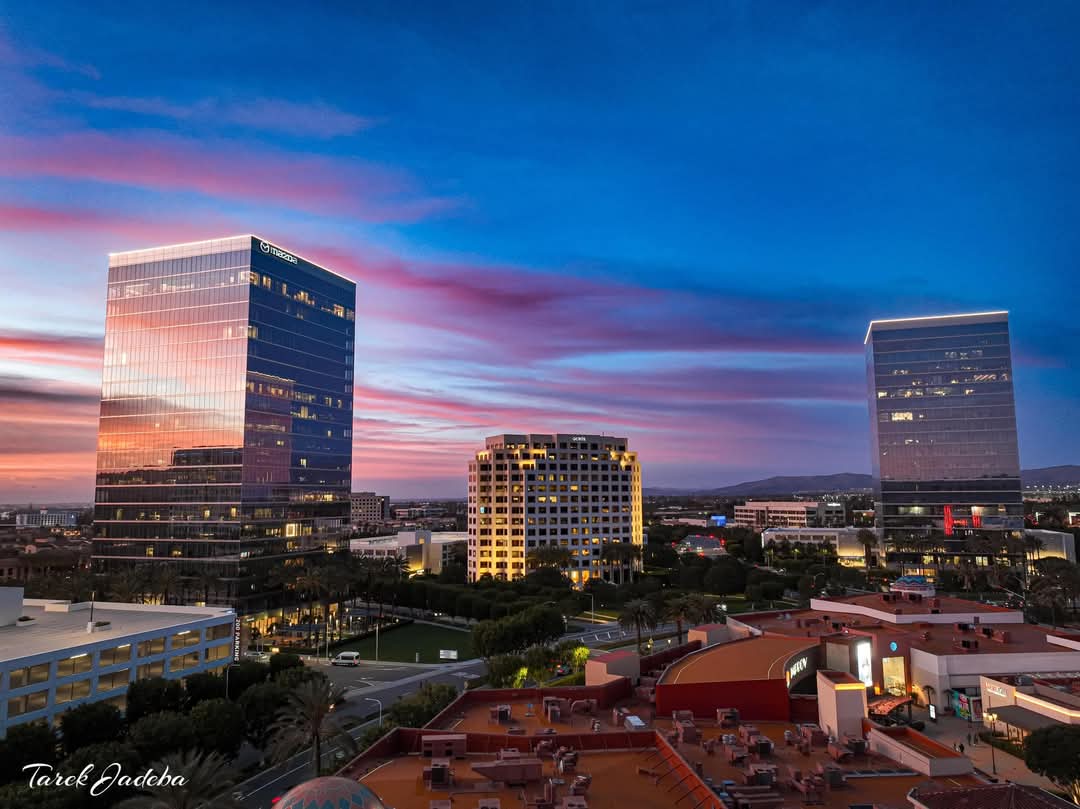 GhazalAlarab's tweet image. Spectacular Sunset in Irvine Spectrum this evening!🌴🌞

#SunsetMagic #GoldenHour #IrvineSpectrum #IrvineSunset #CaliforniaVibes #SkyOnFire #NatureBeauty #ارفاين #WestCoastBestCoast #Irvine
