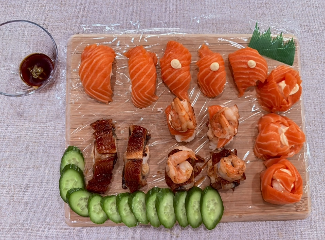 GreenStyfler's tweet photo. Today, I made nigiri sushi. I prepared the rice, mixed in some sushi vinegar, and got creative with combinations of salmon, eel, shrimp, and Japanese mayonnaise.#NigiriSushi
#SushiLovers
#HomemadeSushi
#JapaneseCuisine
#FoodieCreation
#SushiTime
#FreshSushi
#SushiArt https://t.co/4vdVYhEZbf