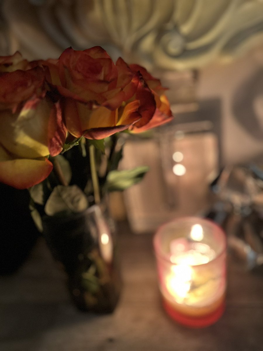 shontellyoga4U's tweet image. My Lovely 21 year old sent me a dozen roses 🌹 for Valentine’s Day ~~~ they’re still looking amazing.
#Goodnighteveryone ♥️
Being unconditionally loved by your child is everything
We have a special #momanddaughter bond‼️🌿