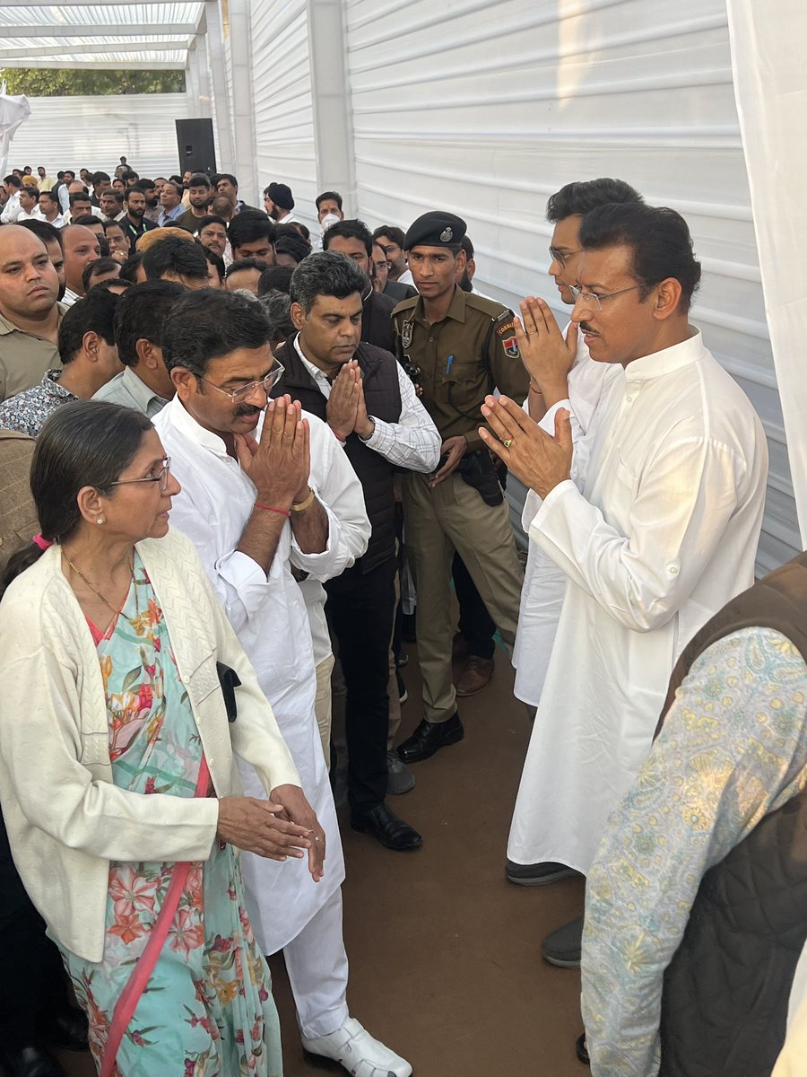 कर्नल राज्यवर्धन राठौड़ जी (मंत्री,राजस्थान सरकार) के पिता स्व कर्नल लक्ष्मण सिंह जी राठौड़ की श्रद्धांजलि सभा में शामिल हुआ। 

<a href="/Ra_THORe/">Col Rajyavardhan Rathore</a>