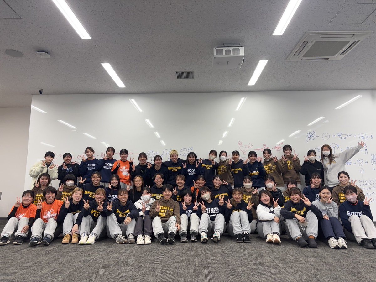 先日ゼロボウルという関西のタッチフットボール部の交流を深めるイベントが開催されました！
今年は雨天により室内開催となりましたが、ミニゲーム等で学年・学校の垣根を越えて交流を楽しみました😊

#関西学院大学 #関学新歓 #関学スポーツ #春から関学 #タッチフットボール #venusfighters