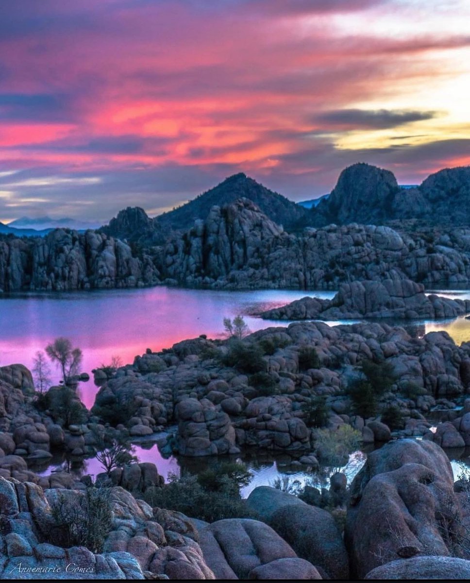 ComesAnnemarie's tweet photo. “The earth has its music for those who will listen.”
~Reginald Holmes
#colorful #sunrise #sunset #prescott #Arizona #willowlake #granitedells #tocks #lake #nature #reflections https://t.co/LrOpXULXzB