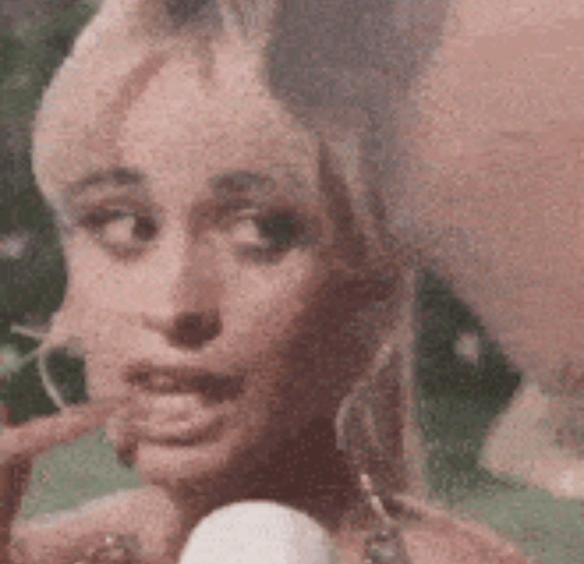 Wasn’t going to watch White Lotus season 3 but I heard there’s gay incest