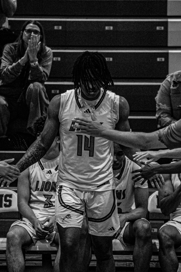 Been a good run 14 out❤️✌🏾
#nadeboyz4L <a href="/chaminadehoopz/">Chaminade Boys Basketball</a>