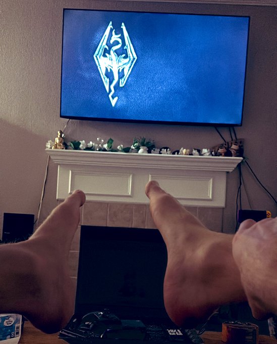 Skyrim and rim me? https://t.co/1XHsbptwCW