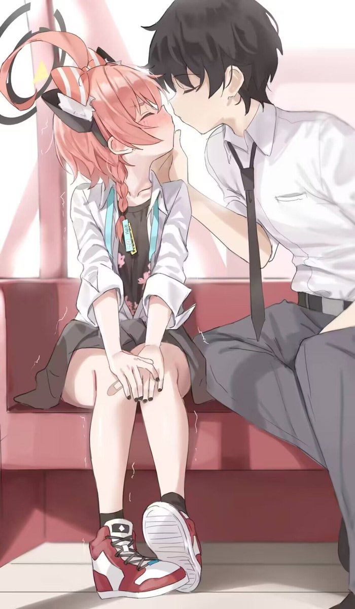 这个…那个…这，这里就要亲上来了吗…！我还有点没有做好准备！但是如果一定要和sensei接吻的话……也不是不行啦❤️
（少女闭眼嘟嘴，小脸涨红贴近嘴唇感受sensei温柔的鼻息，小脚紧张的并拢微微颤抖在不停摆弄着，双手也不自觉的合在一起）
啾—啾咪❤️sensei你要好好记住我的味道哦！