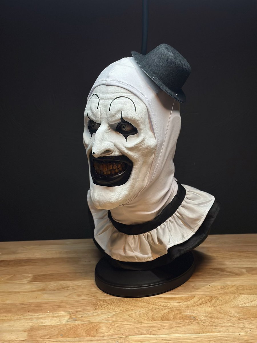 tmhough018's tweet image. Finished my first realistic 1:1 bust and couldn’t be happier with how it came out

#Terrifier #Terrifier2 #Terrifier3
#ArtTheClown
