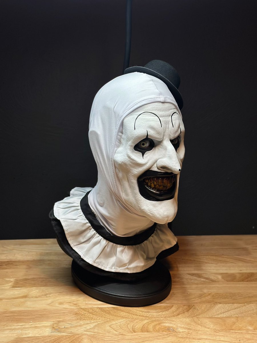 tmhough018's tweet image. Finished my first realistic 1:1 bust and couldn’t be happier with how it came out

#Terrifier #Terrifier2 #Terrifier3
#ArtTheClown