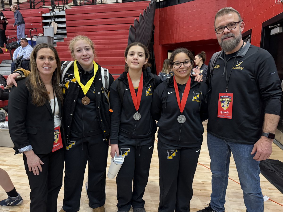 💪🤼‍♀️Congratulations to our District medal winners: 🥈136 Jedah Canty, 🥈148 Alexis Horvath, 170 4th place, Anaya Velez. Aly Laubach also placed 6th at 130. Good luck to Jedah &amp; Alexis who will be moving onto Regionals next Sunday!