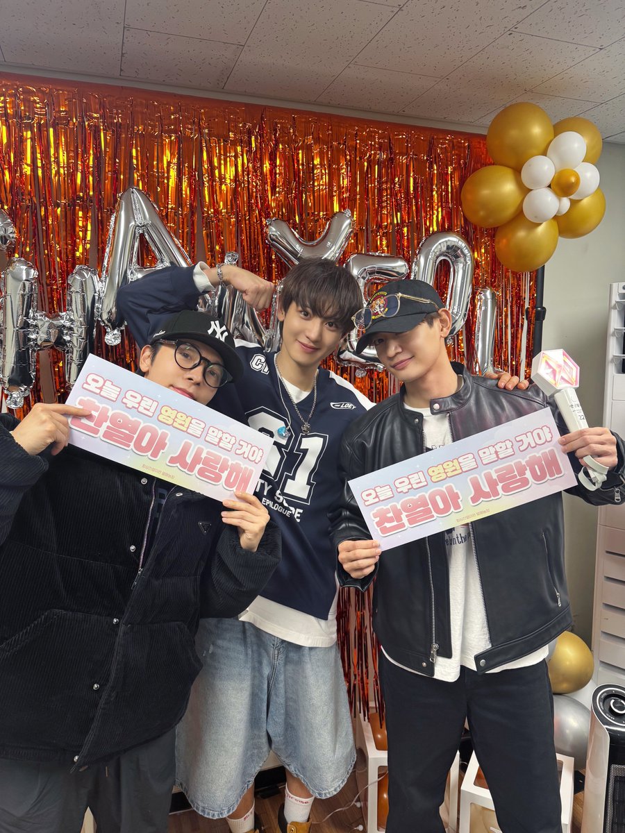 with 동해 형&amp;민호 형💪 
 
#CHANYEOL #찬열 
#EXO #엑소 #weareoneEXO
#슈퍼주니어 #SUPERJUNIOR
#동해 #DONGHAE 
#MINHO #민호 
#SHINee #샤이니
#CHANYEOL_都市風景_City_scape_Epilogue
#2025_CHANYEOL_LIVETOUR #都市風景