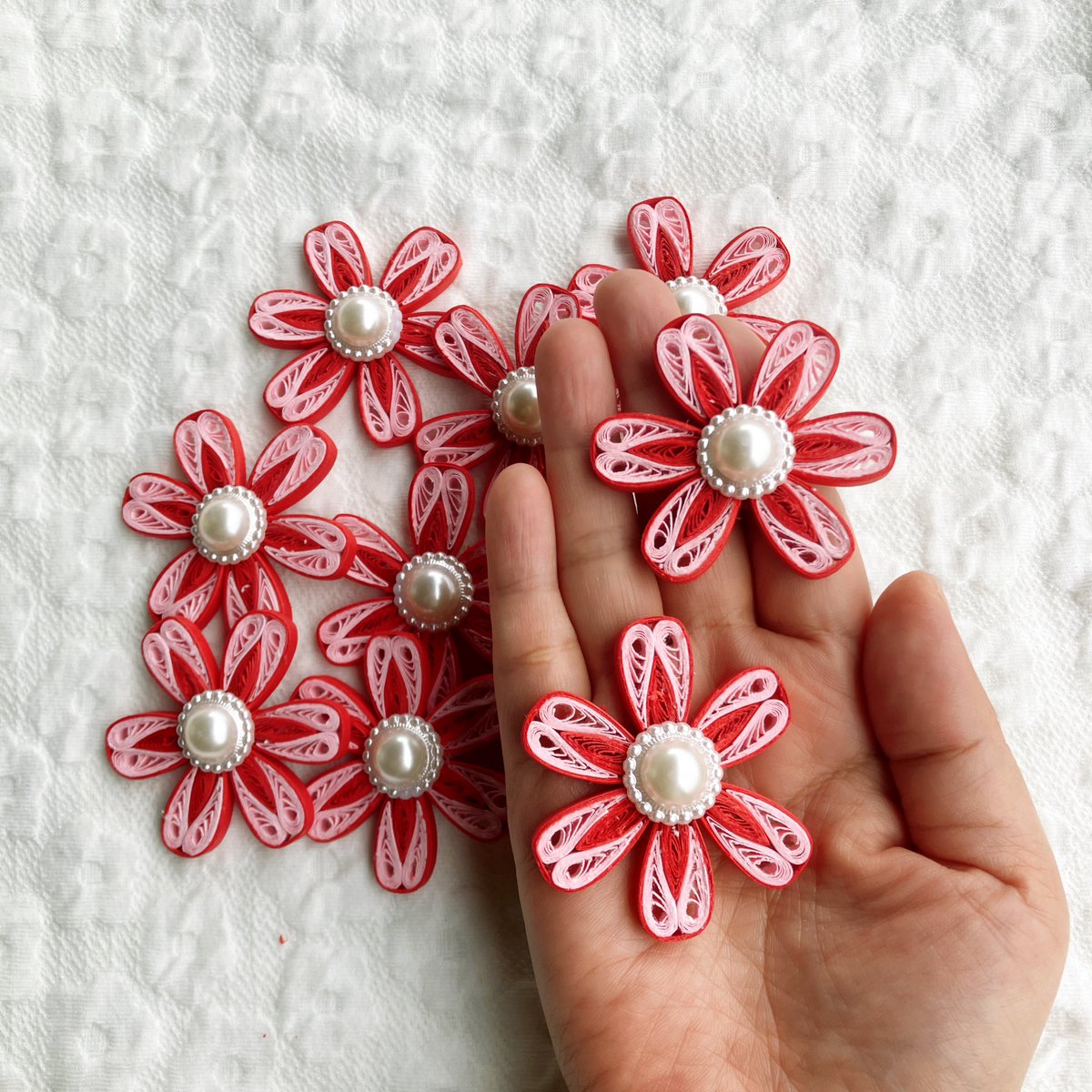 nao_paper_'s tweet photo. ピンクのお花です♡
沢山ご購入いただいたので、再販分から制作しております。
新作はしばらくお待ち下さい♪
#ペーパークイリング #minne  #花のある暮らし #画用紙  #紙 https://t.co/mWjYTnIKuR
