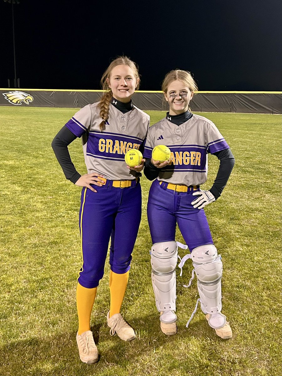 SThorsen83922's tweet photo. First bomb of the season! β‘οΈπͺ #HomeRun #VarsitySoftball #ClassOf2028 #GrangerHS https://t.co/cqE1QuErtQ