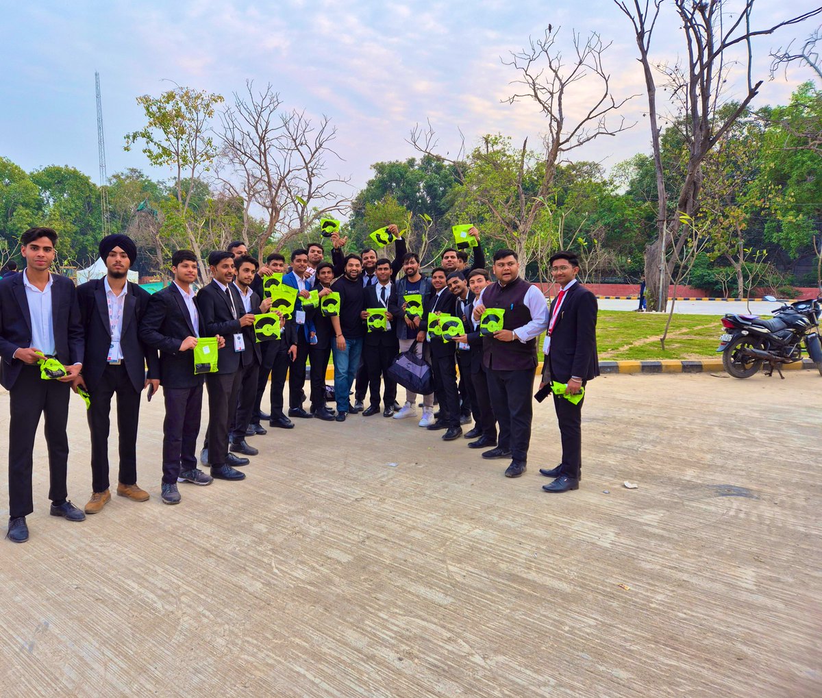 harshitvij's tweet photo. The inner salesperson often shines through in the best possible way, and trust me, that’s one of the greatest strengths a founder can have. I’m sure many of us love doing it.

At Bharat Tex, beyond experiencing the fair, I, along with some team members, had the opportunity to interact with a diverse group of people.

While distributing free products, I was pleasantly surprised to meet many consumers, both men and women, who were already using Freecultr Innerwear and other products.

Learnt new trends and upcoming innovation in textiles from the industry experts and leaders..