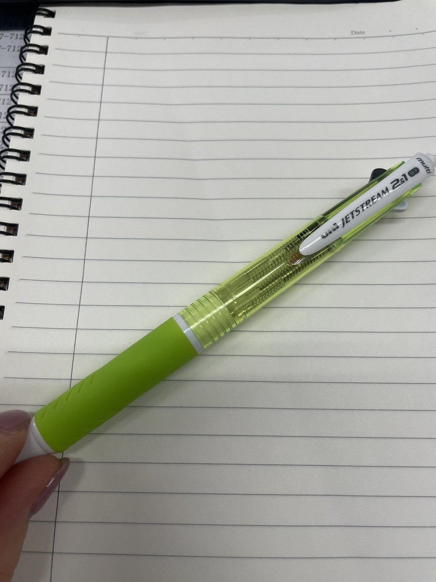 megpippi's tweet photo. 職場でお気に入りのJETSTREAMのボールペン🖊️また矢印部分が折れた....
去年からこれで3本目💦
書きやすいから好きなんだけどー😅 https://t.co/wJaSI5sdoM