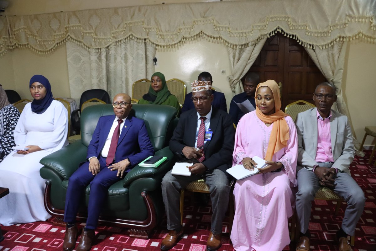 PNUD Comores (@pnud_comores) on Twitter photo Après Ngazidja, l’équipe du projet #RésilienceAgricole poursuit la sensibilisation à Anjouan. Reçue par le Gouverneur, elle a présenté ce projet clé de 10M$, financé par <a href="/theGEF/">Global Environment Facility (GEF)</a> , @PNUDComores & le Gouvernement, pour une agriculture plus résiliente et inclusive. Après Ngazidja, l’équipe du projet #RésilienceAgricole poursuit la sensibilisation à Anjouan. Reçue par le Gouverneur, elle a présenté ce projet clé de 10M$, financé par <a href="/theGEF/">Global Environment Facility (GEF)</a> , @PNUDComores & le Gouvernement, pour une agriculture plus résiliente et inclusive.