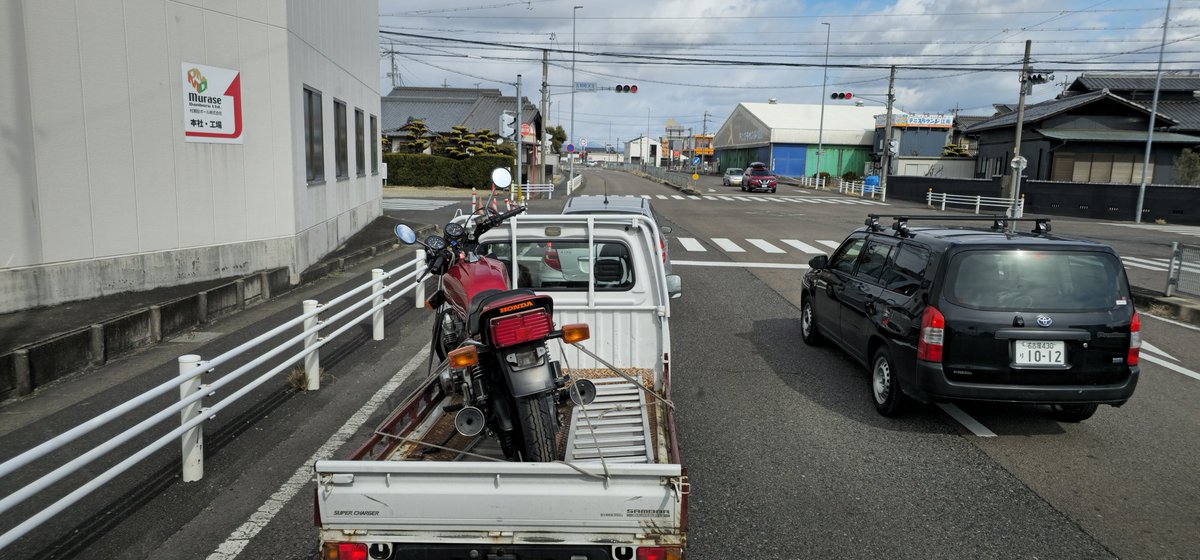 g_s_x1100s's tweet photo. うぉ!グンちゃんCBや、色の劣化もなさそう
ブレーキホースがメッシュに変わってるだけっぽい。
#CB750FB https://t.co/IMHGbzzBx6