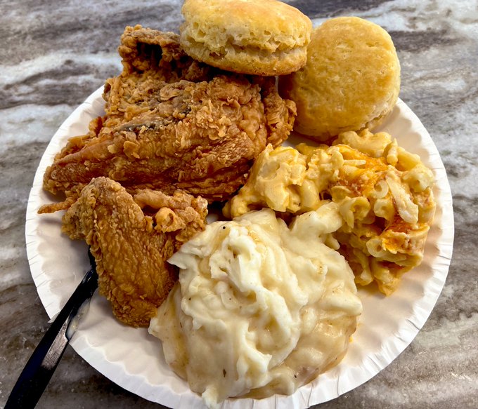 cwshumate's tweet photo. Potluck dinners create an excellent opportunity to strength test paper plates. Although flimsy, this one survived.
#food #foodie #potluckdinner #cwshumate #shumate #friedchicken #mashedtaters #macandcheese https://t.co/bEiZoHkIVa