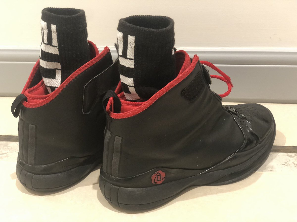 連打幾天的球後，臭襪已經能立起來了😂