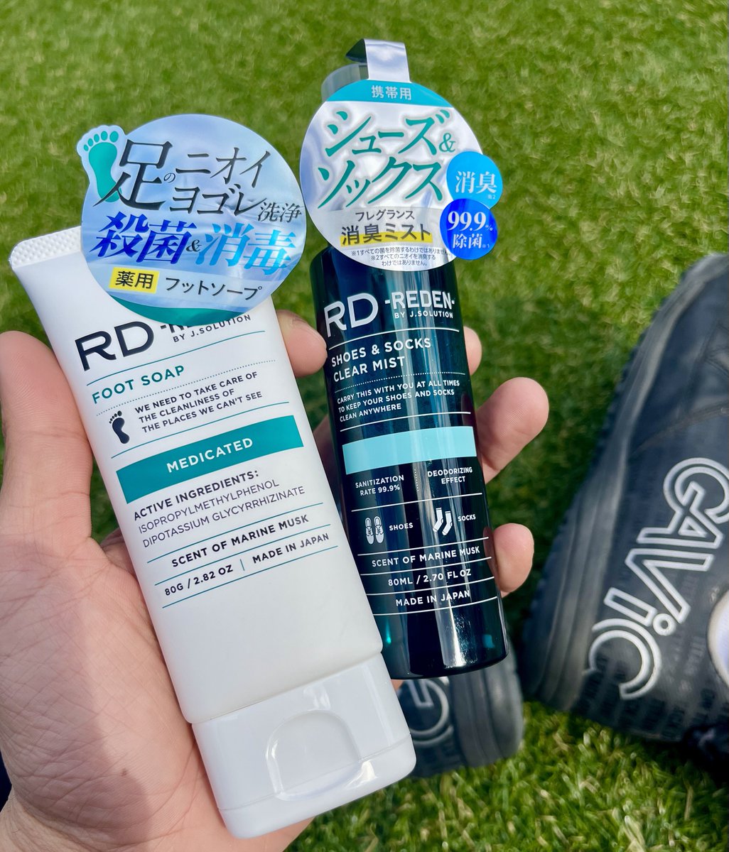 tak23_FAFC's tweet photo. REDEN様から
薬用フットソープとシューズ&amp;ソックスミスト
を提供いただきました👏

仕事柄、一年を通して足のにおいやよごれは
つきものなのでこのような携帯できるサイズは
とても助かります🙇‍♂️

洗ってみたら爽快感もありボディソープとは
違ってとてもよかった‼︎

@reden_official https://t.co/7JmewoduG9