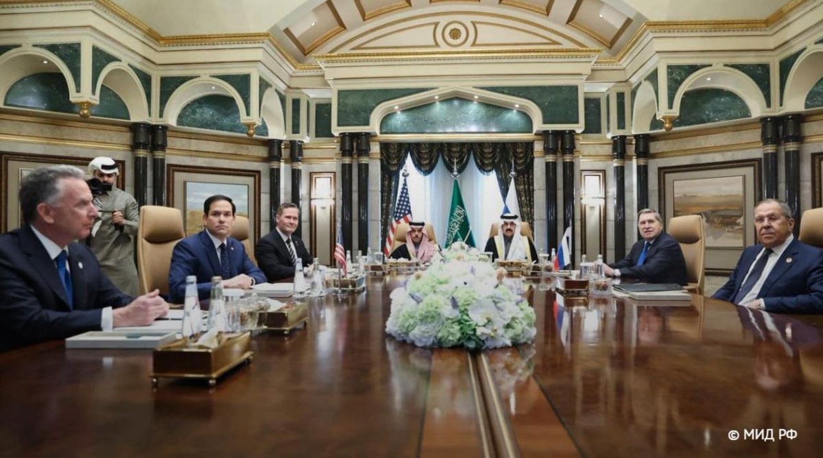 Украины асуудлаар  ОХУ,АНУ-ын төлөөлөгчид   Саудын Арабын хааны гэр бүлийн ордонуудын нэг болох Дирия ордонд уулзалт хийж бна .Талууд Орос-Украины дайныг зогсоох тухай хэлэлцээнд бэлтгэх, мөн Орос, АНУ-ын ерөнхийлэгч Путин, Трамп нарын хувийн уулзалтыг зохион байгуулах талаар