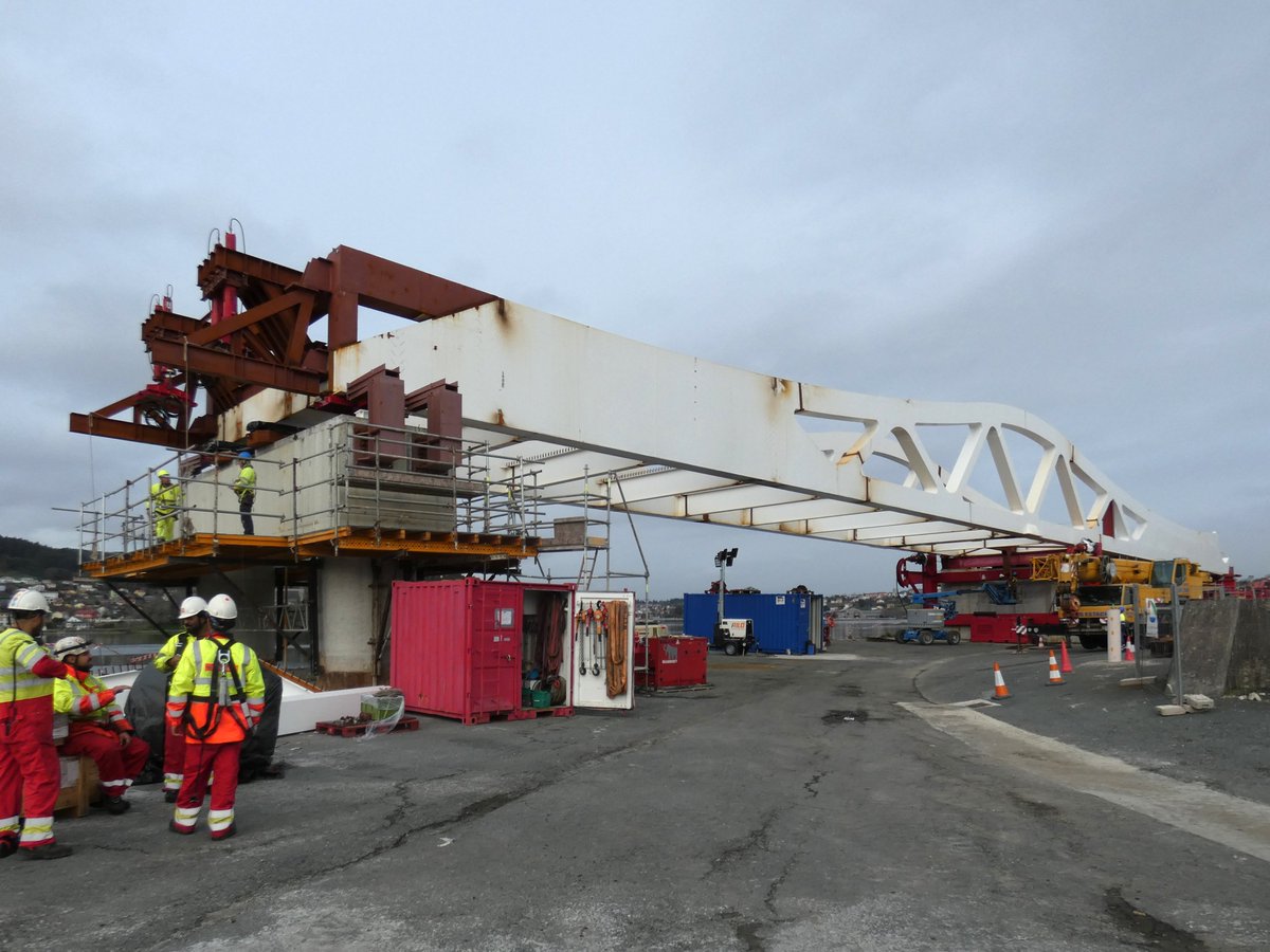 On Jan 31, we successfully carried out the first of four phases for this 396m steel truss bridge, part of the railway access to Ferrol’s outer port. Fhecor leads the launching engineering &amp; supervision. #BridgeEngineering