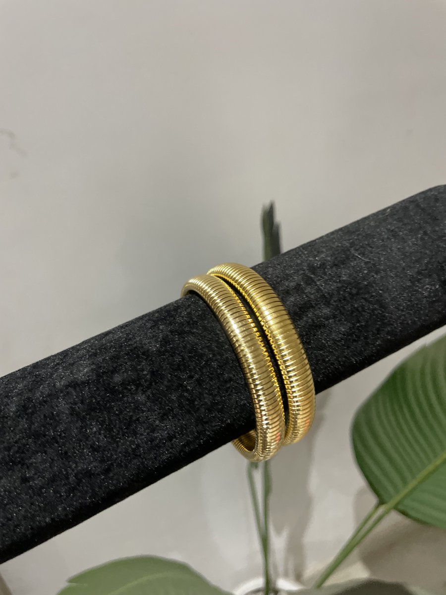 Chunky Gold plated bangles available to shop 
Price: 8000 Naira
Send a DM or click link in bio to order
#jewelry #goldplated  #jewelrylover #jewelryvendor