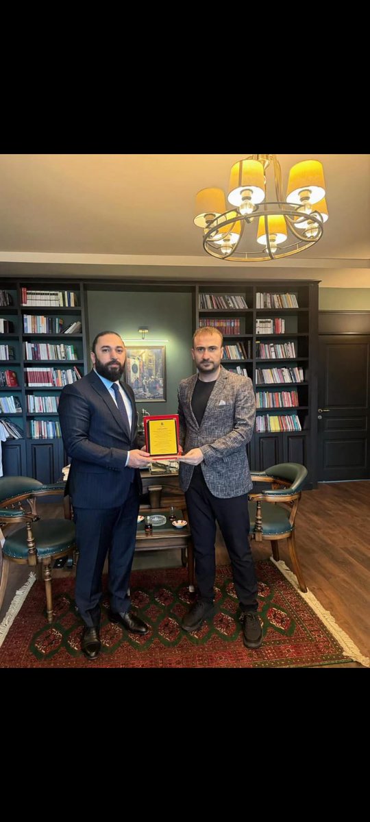 Kosova’da gerçekleştirdiğimiz “Farklı Kültürlerin Yönetiminde Yenilikçi Bir Model Olarak Gastrodiplomasi” projesine verdiği desteklerden dolayı, Varil Çorba Yönetim Kurulu Başkanı Ahmet Şahin'e fakültemiz Dekanı Prof. Dr. Erdal Bay tarafından plaket teslim edilmiştir.