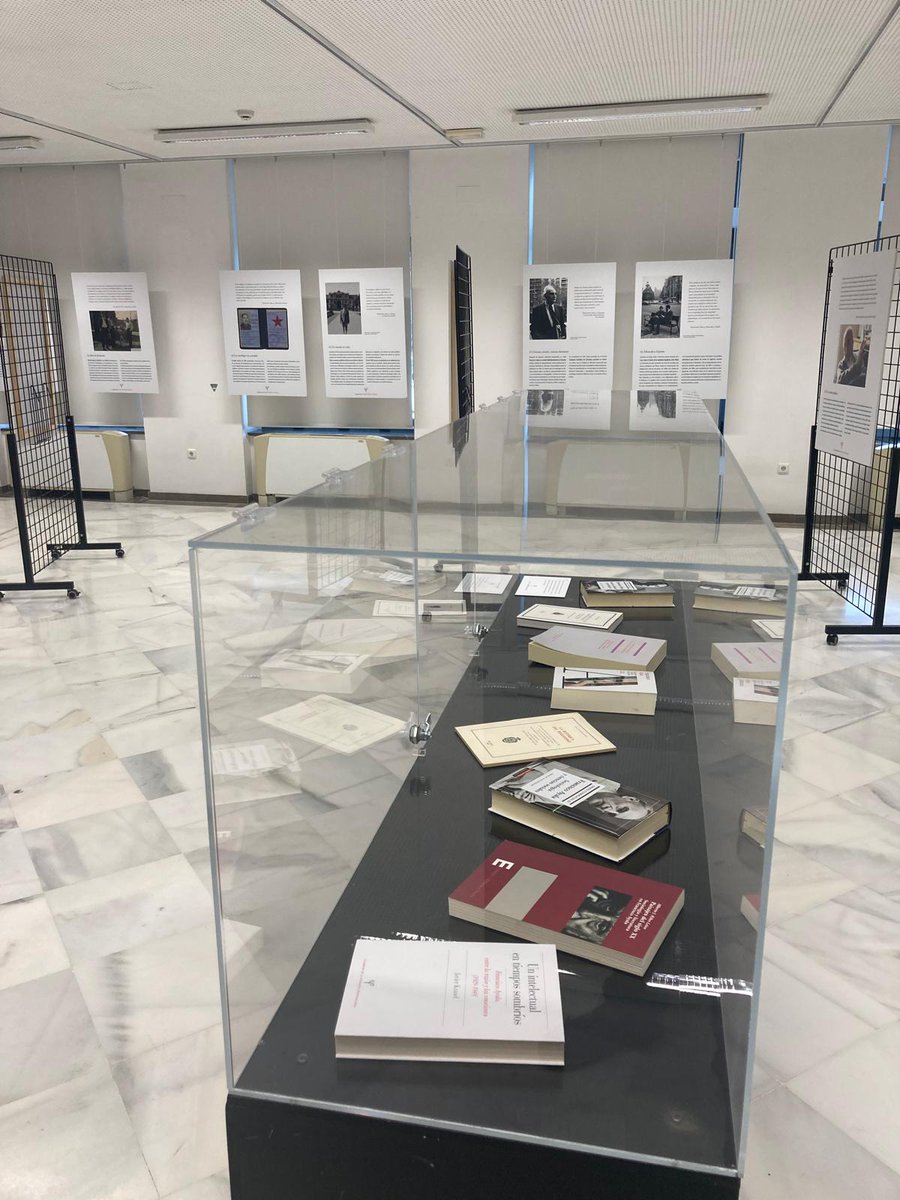 Ayer se inauguró en la Biblioteca de la Universidad Pablo de Olavide de Sevilla la exposición "Francisco Ayala y las ciencias sociales". La muestra puede visitarse hasta el 7 de marzo.