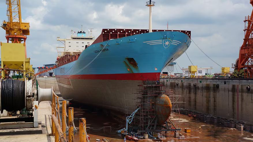 WorldCargoNews's tweet photo. ๐ป Maersk, #Cochin Shipyard sign MoU for shipbuilding and ship repair: https://t.co/Hf3ubPPcWn
@Maersk @cslcochin
#Shipbuilding #Shiprepair #Drydocking #VesselMaintenance #WorldCargoNews https://t.co/WHBZLdCxKK